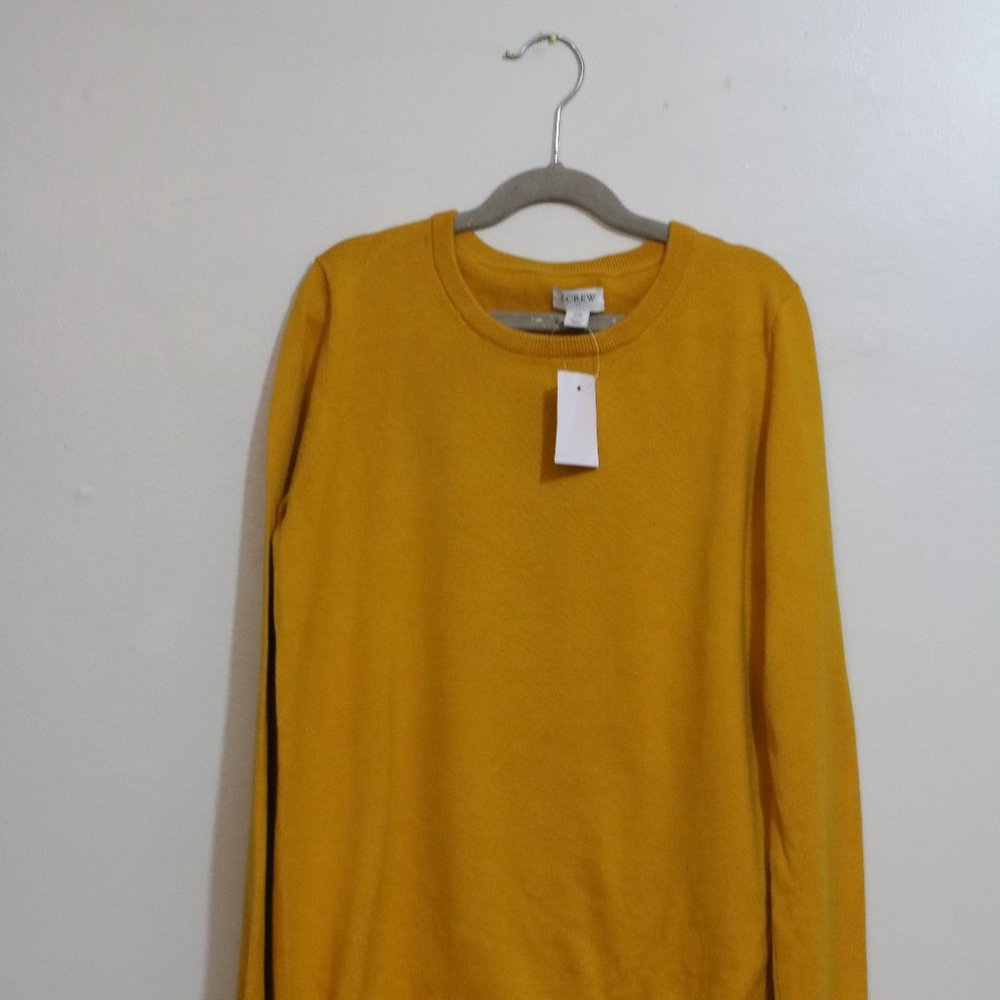 NWT FINE KNITTED SWEATER